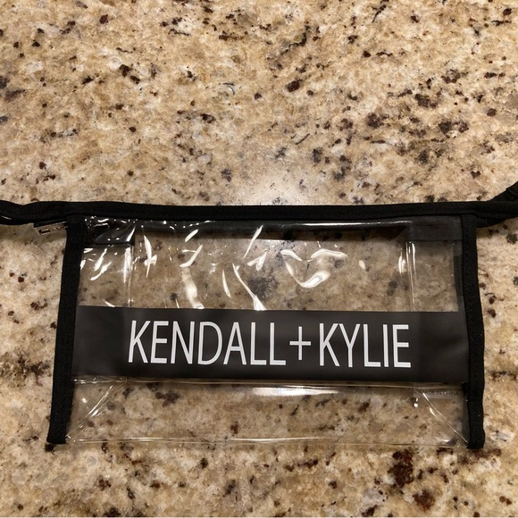 KENDALL & KYLIE Clear Zip Makeup Bag - NWOT - Picture 1 of 3